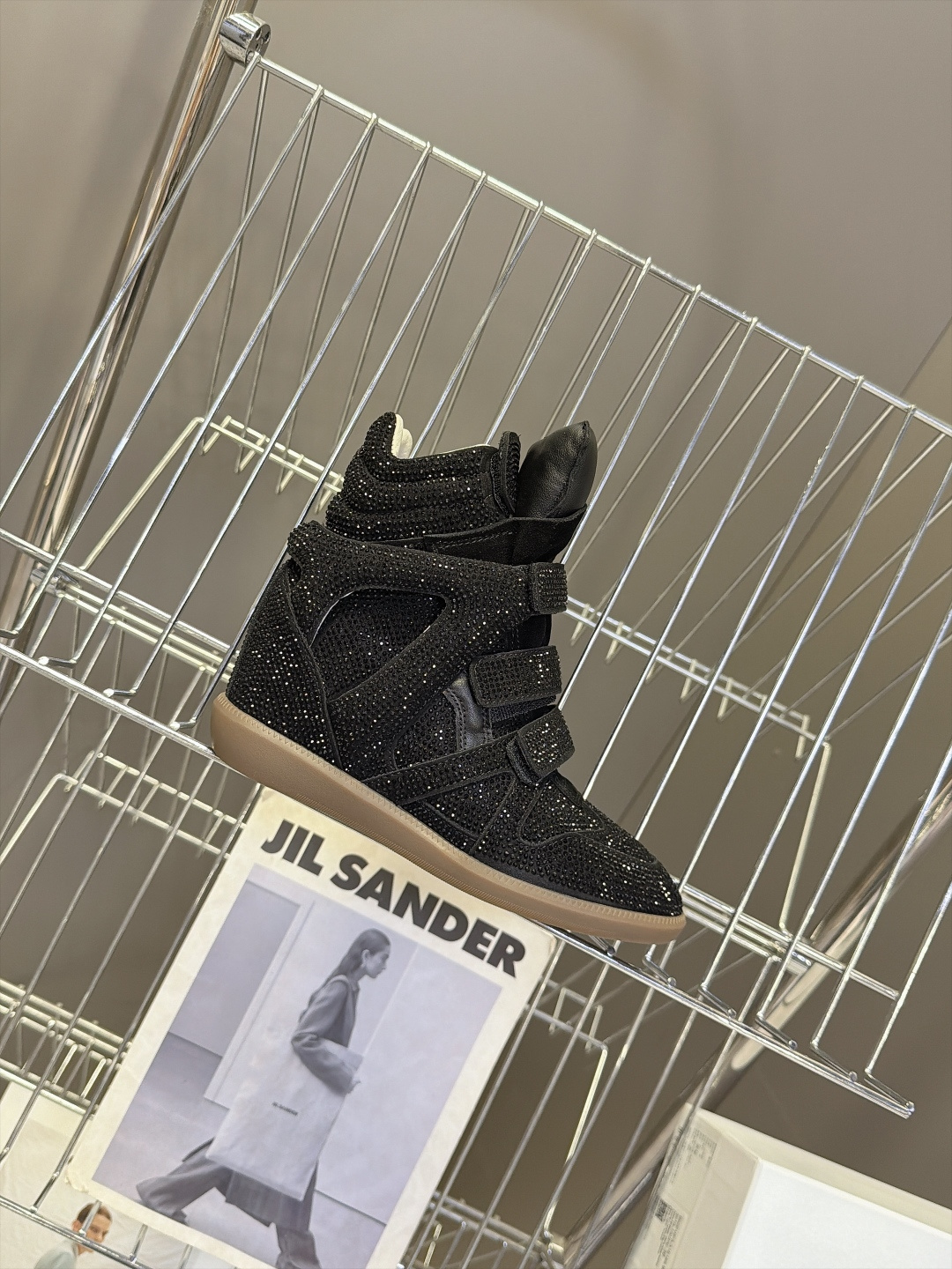 ISABEL MARANT 伊莎贝尔秋冬最新款高帮鞋 超多明星网红博主热推款 妥妥的增高神器 一双简单又不失高级的高帮 ISABEL MARANT 伊莎贝尔秋冬最新款高帮鞋 超多明星网红博主热推款 妥妥的增高神器 一双简单又不失高级的高帮