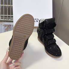 ISABEL MARANT 伊莎贝尔秋冬最新款高帮鞋 超多明星网红博主热推款 妥妥的增高神器 一双简单又不失高级的高帮 ISABEL MARANT 伊莎贝尔秋冬最新款高帮鞋 超多明星网红博主热推款 妥妥的增高神器 一双简单又不失高级的高帮