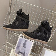 ISABEL MARANT 伊莎贝尔秋冬最新款高帮鞋 超多明星网红博主热推款 妥妥的增高神器 一双简单又不失高级的高帮 ISABEL MARANT 伊莎贝尔秋冬最新款高帮鞋 超多明星网红博主热推款 妥妥的增高神器 一双简单又不失高级的高帮