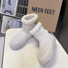 Moon Boot秋冬最新款翻边羊羔毛厚底雪地短靴 超多明星网红种草 可翻折羊羔毛靴口是核心设计 既能翻下来露出一圈毛绒 Moon Boot秋冬最新款翻边羊羔毛厚底雪地短靴 超多明星网红种草 可翻折羊羔毛靴口是核心设计 既能翻下来露出一圈毛绒