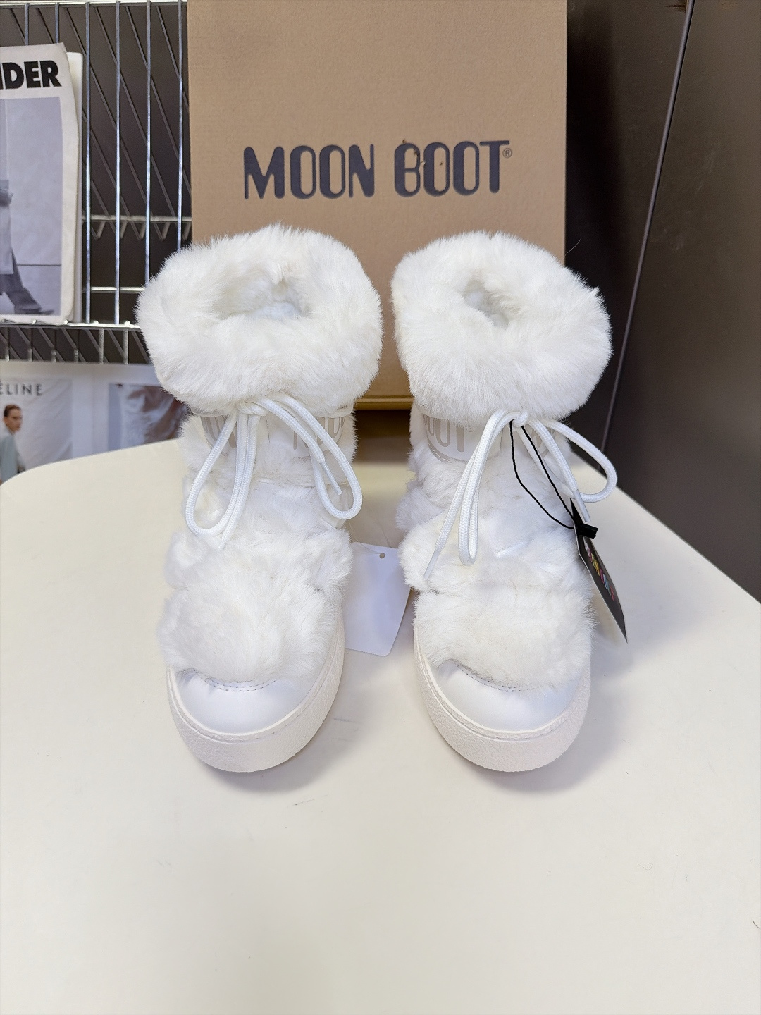 Moon Boot秋冬最新款绑带拼接毛绒雪地短靴 超多明星网红种草 复古户外风绑带系带设计 撞色编织绳带可以自由调节松紧 Moon Boot秋冬最新款绑带拼接毛绒雪地短靴 超多明星网红种草 复古户外风绑带系带设计 撞色编织绳带可以自由调节松紧