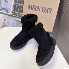 Moon Boot秋冬最新款翻边羊羔毛厚底雪地短靴 超多明星网红种草 可翻折羊羔毛靴口是核心设计 既能翻下来露出一圈毛绒 Moon Boot秋冬最新款翻边羊羔毛厚底雪地短靴 超多明星网红种草 可翻折羊羔毛靴口是核心设计 既能翻下来露出一圈毛绒