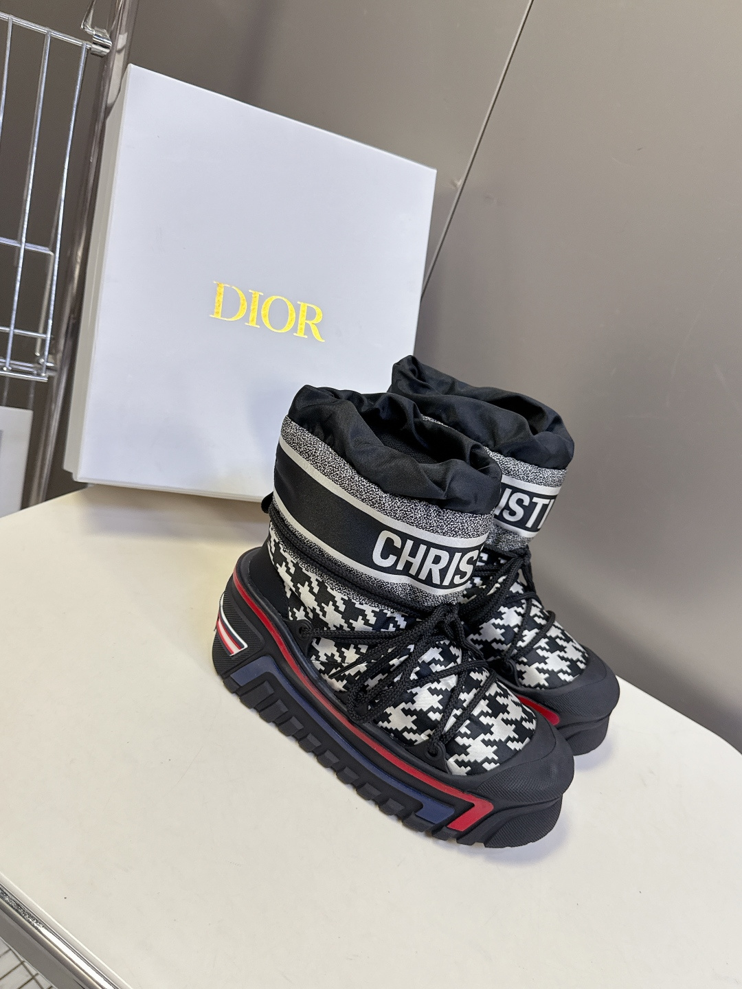 Dior迪奥秋冬最新款阿尔卑斯户外短靴滑雪鞋 超多明星网红种草 复古滑雪风户外靴 高辨识度针织提花靴筒 环绕式CHRIS