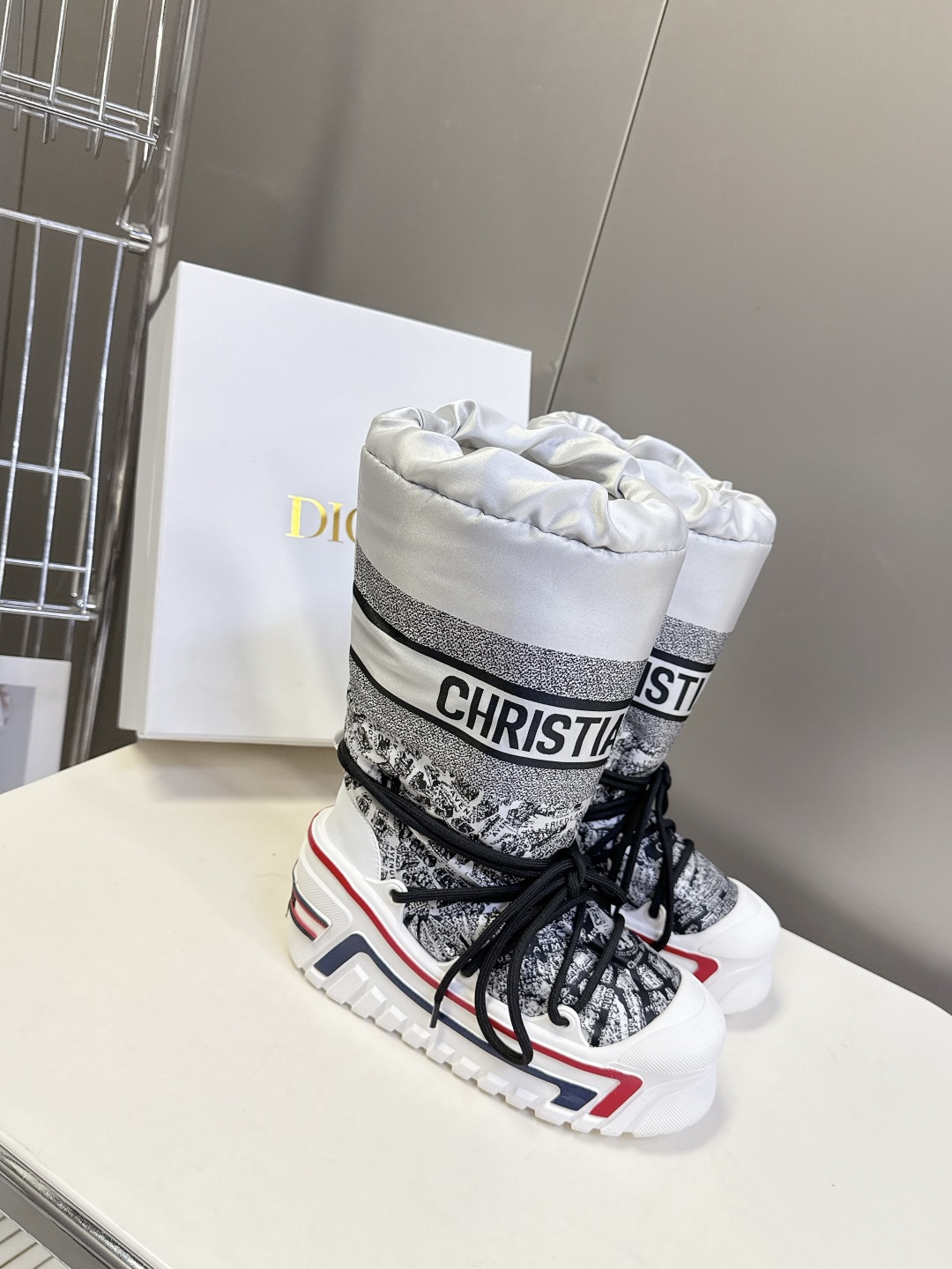 Dior迪奥秋冬最新款阿尔卑斯户外短靴滑雪鞋 超多明星网红种草 复古滑雪风户外靴 高辨识度针织提花靴筒 环绕式CHRIS