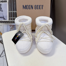Moon Boot 秋冬最新款雪地靴 丑萌滑雪鞋 超多明星网红种草 秋冬滑雪必备款 现在有一款更另类的雪地靴又杀回来了 Moon Boot 秋冬最新款雪地靴 丑萌滑雪鞋 超多明星网红种草 秋冬滑雪必备款 现在有一款更另类的雪地靴又杀回来了