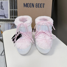 Moon Boot 秋冬最新款雪地靴 丑萌滑雪鞋 超多明星网红种草 秋冬滑雪必备款 现在有一款更另类的雪地靴又杀回来了 Moon Boot 秋冬最新款雪地靴 丑萌滑雪鞋 超多明星网红种草 秋冬滑雪必备款 现在有一款更另类的雪地靴又杀回来了