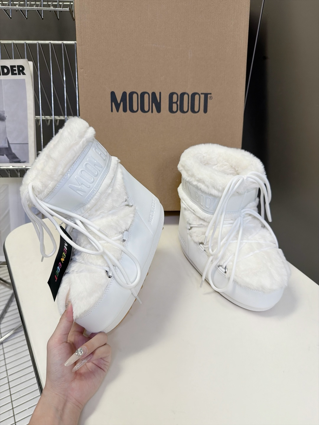Moon Boot 秋冬最新款雪地靴 丑萌滑雪鞋 超多明星网红种草 秋冬滑雪必备款 现在有一款更另类的雪地靴又杀回来了 