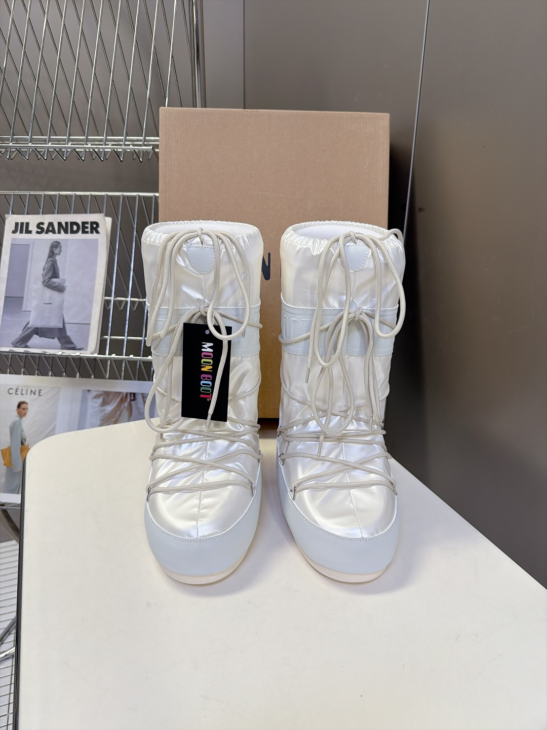 Moon Boot 秋冬最新款雪地靴 丑萌滑雪鞋 超多明星网红种草 秋冬滑雪必备款 现在有一款更另类的雪地靴又杀回来了 Moon Boot 秋冬最新款雪地靴 丑萌滑雪鞋 超多明星网红种草 秋冬滑雪必备款 现在有一款更另类的雪地靴又杀回来了