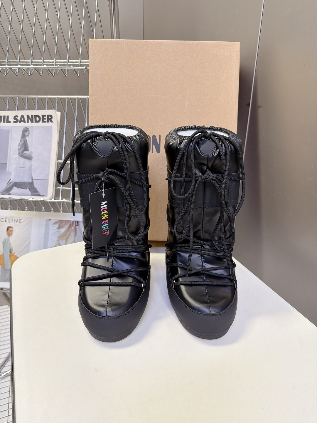 Moon Boot 秋冬最新款雪地靴 丑萌滑雪鞋 超多明星网红种草 秋冬滑雪必备款 现在有一款更另类的雪地靴又杀回来了 Moon Boot 秋冬最新款雪地靴 丑萌滑雪鞋 超多明星网红种草 秋冬滑雪必备款 现在有一款更另类的雪地靴又杀回来了