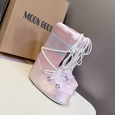 Moon Boot 秋冬最新款雪地靴 丑萌滑雪鞋 超多明星网红种草 秋冬滑雪必备款 现在有一款更另类的雪地靴又杀回来了 Moon Boot 秋冬最新款雪地靴 丑萌滑雪鞋 超多明星网红种草 秋冬滑雪必备款 现在有一款更另类的雪地靴又杀回来了