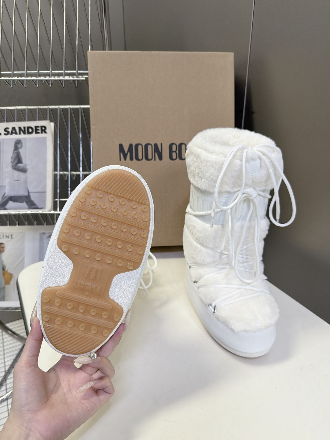 Moon Boot 秋冬最新款雪地靴 丑萌滑雪鞋 超多明星网红种草 秋冬滑雪必备款 现在有一款更另类的雪地靴又杀回来了 Moon Boot 秋冬最新款雪地靴 丑萌滑雪鞋 超多明星网红种草 秋冬滑雪必备款 现在有一款更另类的雪地靴又杀回来了