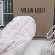 Moon Boot 秋冬最新款雪地靴 丑萌滑雪鞋 超多明星网红种草 秋冬滑雪必备款 现在有一款更另类的雪地靴又杀回来了 Moon Boot 秋冬最新款雪地靴 丑萌滑雪鞋 超多明星网红种草 秋冬滑雪必备款 现在有一款更另类的雪地靴又杀回来了