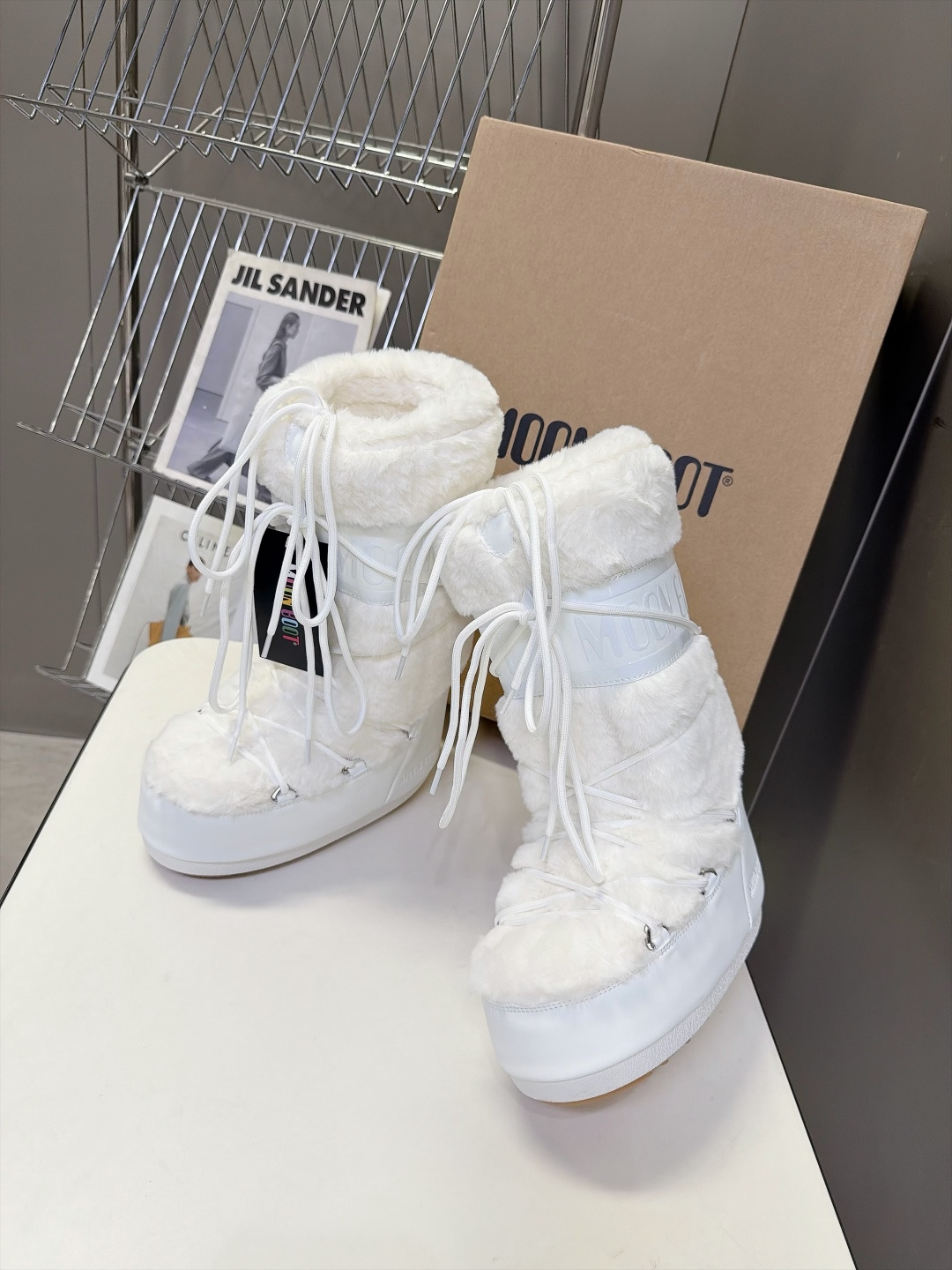 Moon Boot 秋冬最新款雪地靴 丑萌滑雪鞋 超多明星网红种草 秋冬滑雪必备款 现在有一款更另类的雪地靴又杀回来了 Moon Boot 秋冬最新款雪地靴 丑萌滑雪鞋 超多明星网红种草 秋冬滑雪必备款 现在有一款更另类的雪地靴又杀回来了