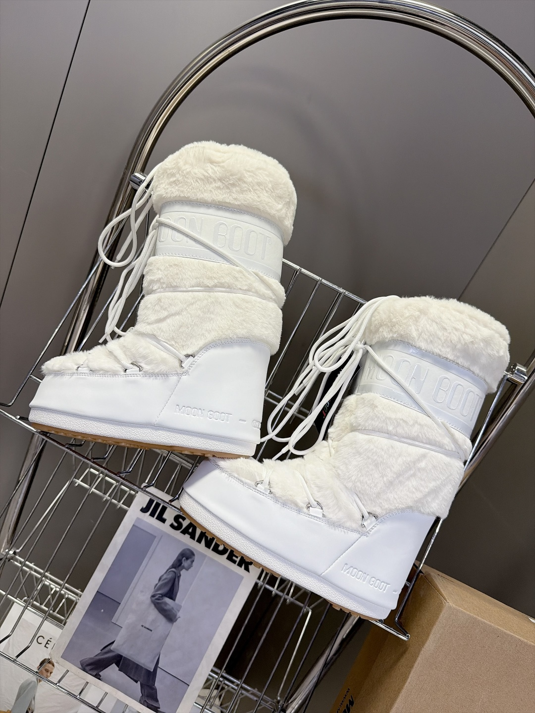 Moon Boot 秋冬最新款雪地靴 丑萌滑雪鞋 超多明星网红种草 秋冬滑雪必备款 现在有一款更另类的雪地靴又杀回来了 Moon Boot 秋冬最新款雪地靴 丑萌滑雪鞋 超多明星网红种草 秋冬滑雪必备款 现在有一款更另类的雪地靴又杀回来了
