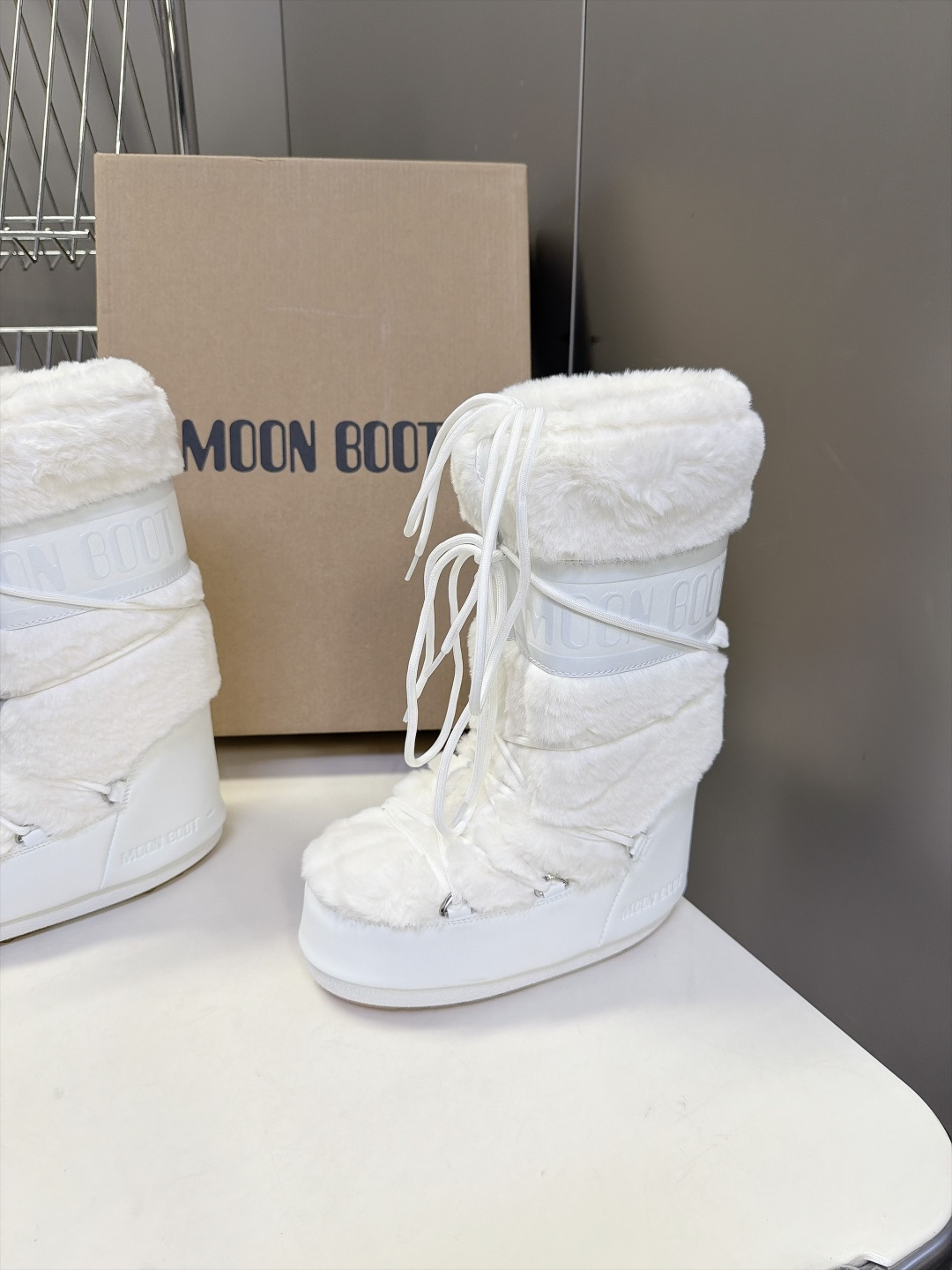 Moon Boot 秋冬最新款雪地靴 丑萌滑雪鞋 超多明星网红种草 秋冬滑雪必备款 现在有一款更另类的雪地靴又杀回来了 Moon Boot 秋冬最新款雪地靴 丑萌滑雪鞋 超多明星网红种草 秋冬滑雪必备款 现在有一款更另类的雪地靴又杀回来了