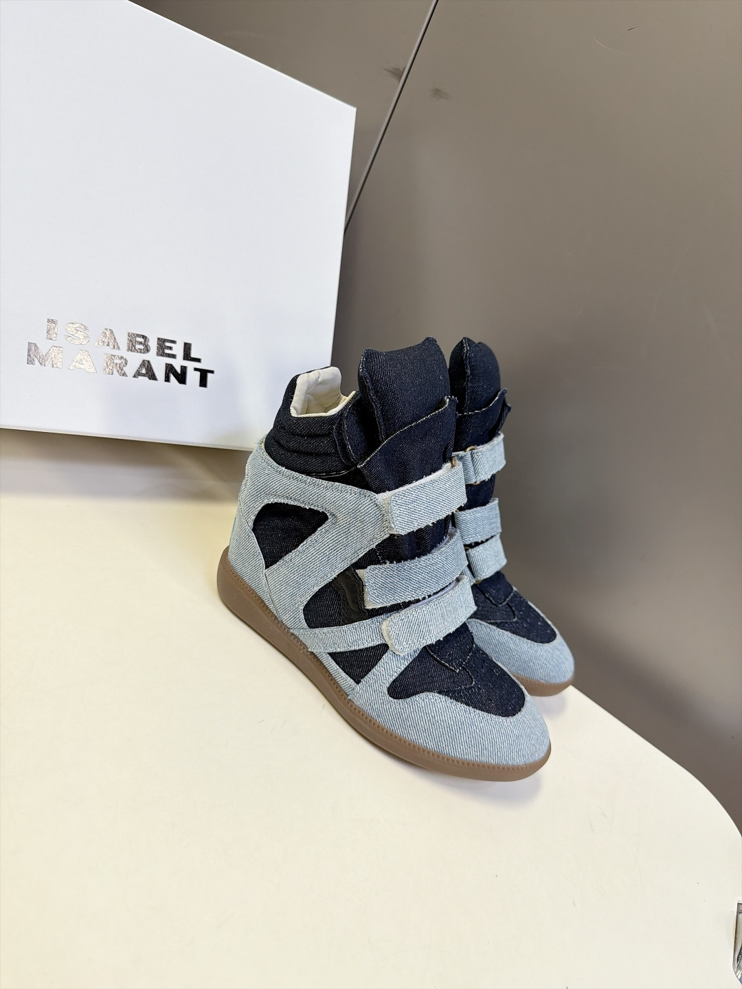 ISABEL MARANT 伊莎贝尔秋冬最新款高帮鞋  超多明星网红博主热推款 妥妥的增高神器 一双简单又不失高级的高帮