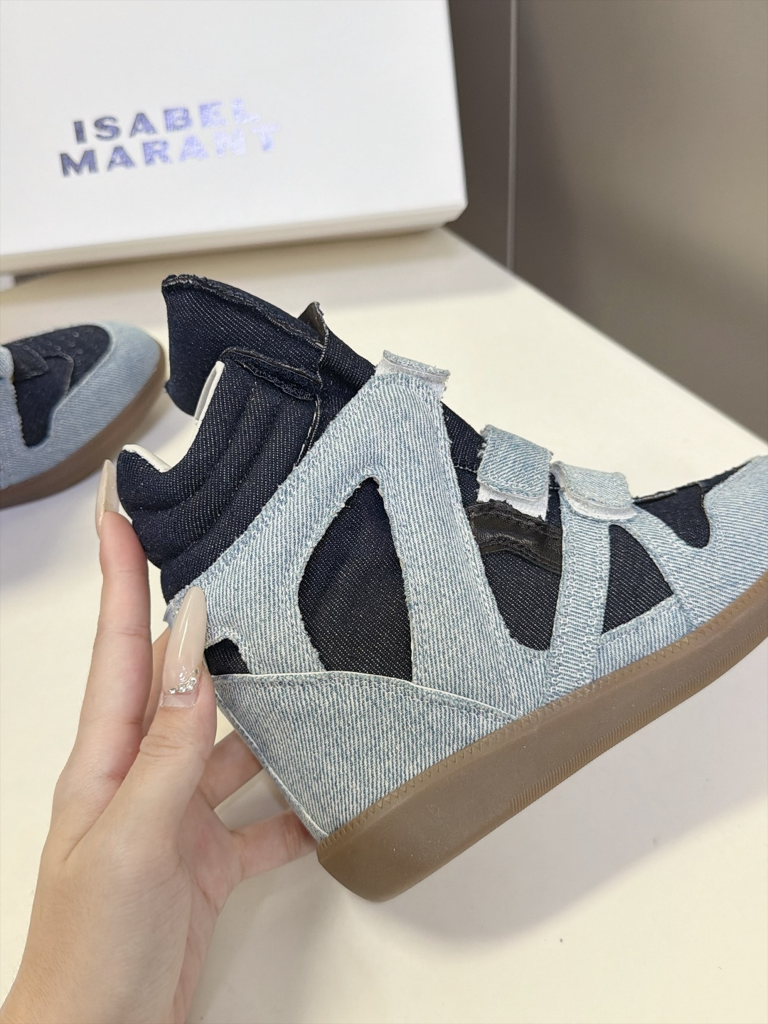 ISABEL MARANT 伊莎贝尔秋冬最新款高帮鞋  超多明星网红博主热推款 妥妥的增高神器 一双简单又不失高级的高帮