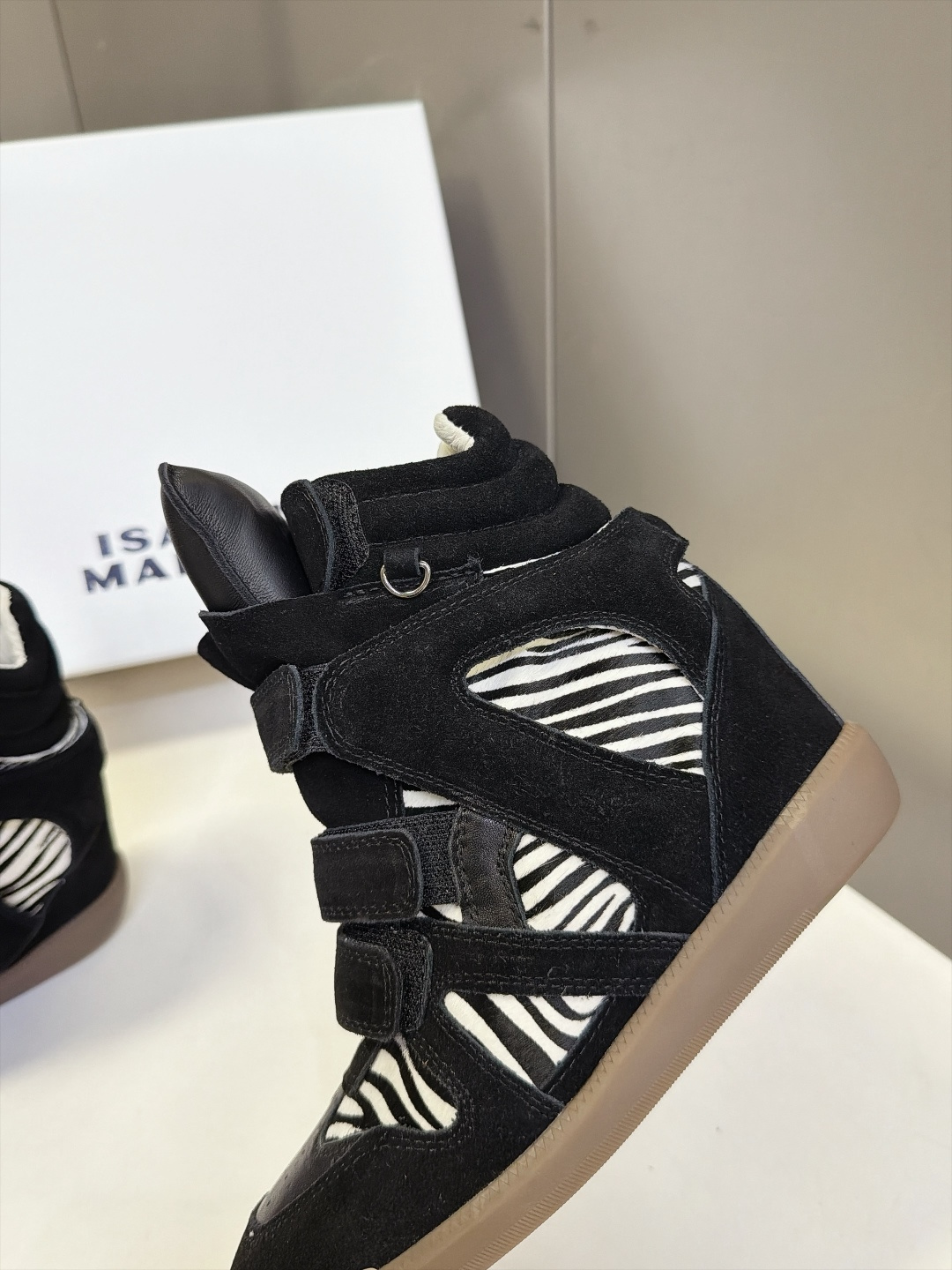 ISABEL MARANT 伊莎贝尔秋冬最新款高帮鞋  超多明星网红博主热推款 妥妥的增高神器 一双简单又不失高级的高帮