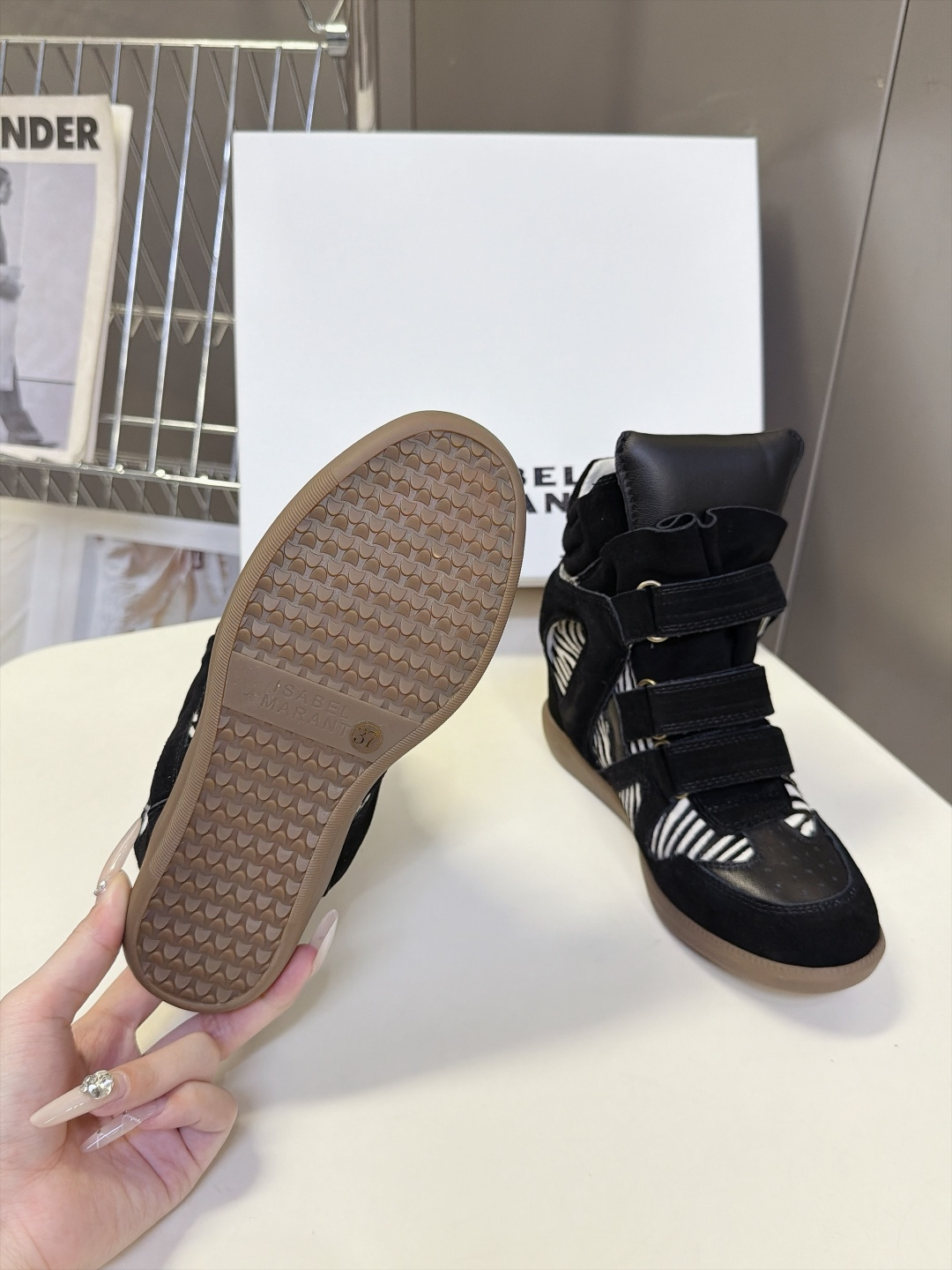 ISABEL MARANT 伊莎贝尔秋冬最新款高帮鞋  超多明星网红博主热推款 妥妥的增高神器 一双简单又不失高级的高帮