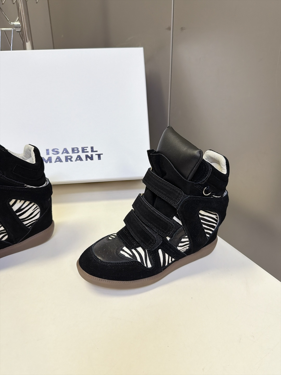ISABEL MARANT 伊莎贝尔秋冬最新款高帮鞋  超多明星网红博主热推款 妥妥的增高神器 一双简单又不失高级的高帮