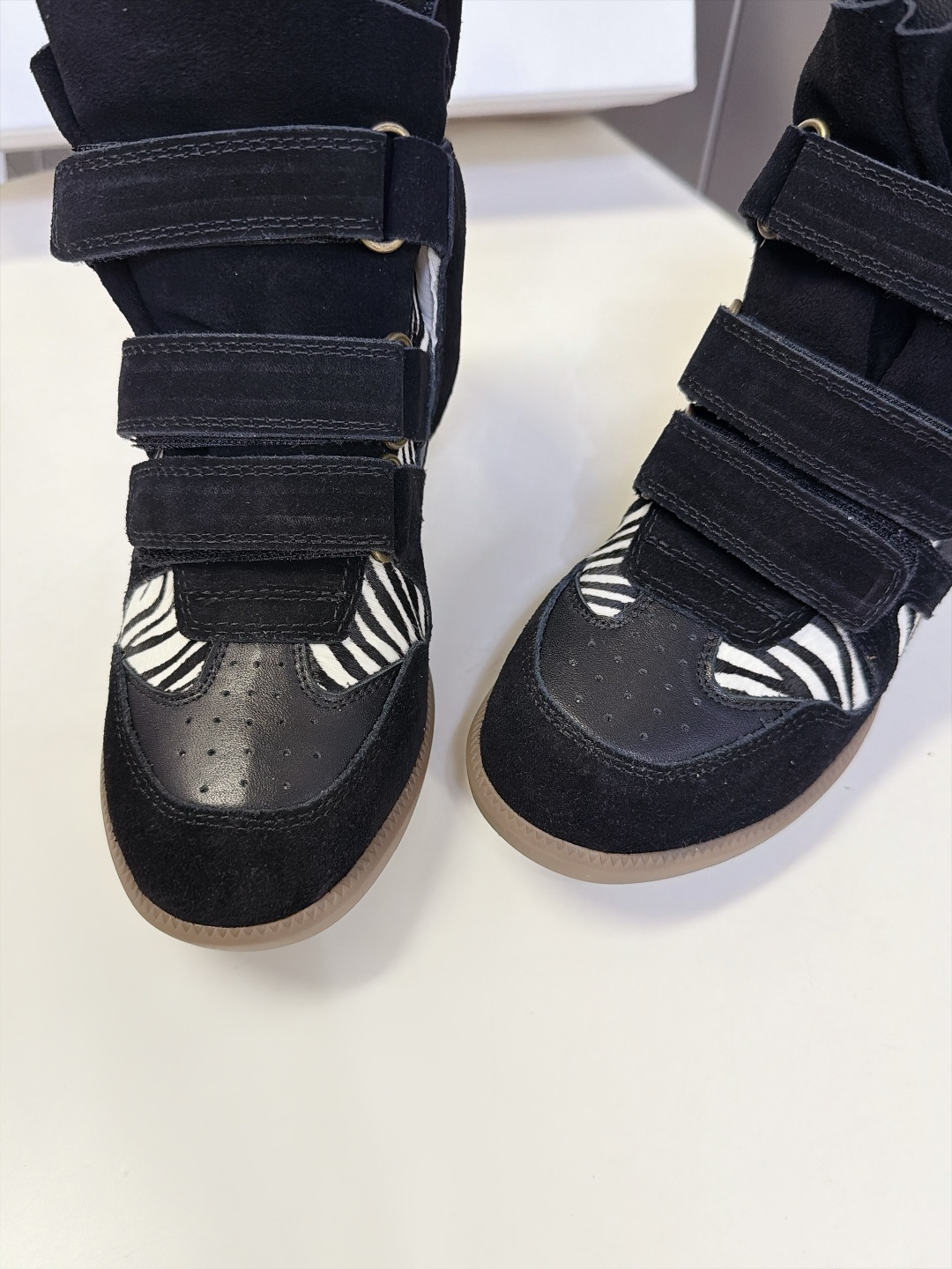 ISABEL MARANT 伊莎贝尔秋冬最新款高帮鞋  超多明星网红博主热推款 妥妥的增高神器 一双简单又不失高级的高帮