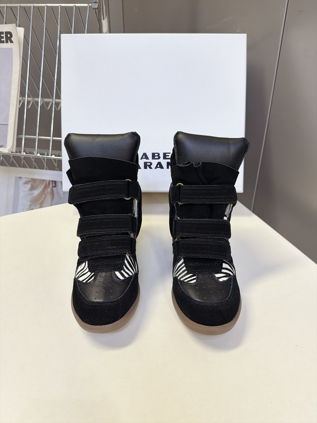 ISABEL MARANT 伊莎贝尔秋冬最新款高帮鞋  超多明星网红博主热推款 妥妥的增高神器 一双简单又不失高级的高帮