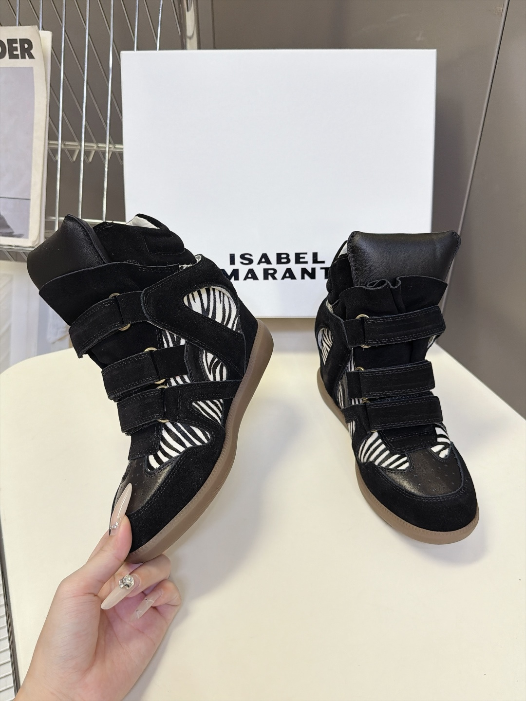 ISABEL MARANT 伊莎贝尔秋冬最新款高帮鞋  超多明星网红博主热推款 妥妥的增高神器 一双简单又不失高级的高帮