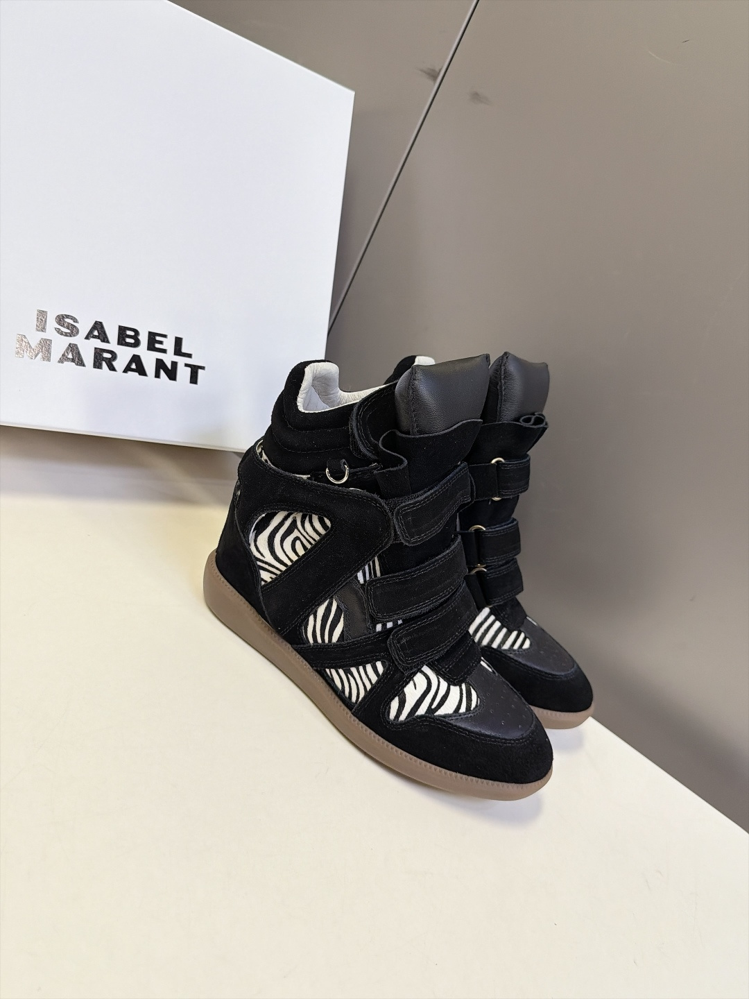 ISABEL MARANT 伊莎贝尔秋冬最新款高帮鞋  超多明星网红博主热推款 妥妥的增高神器 一双简单又不失高级的高帮