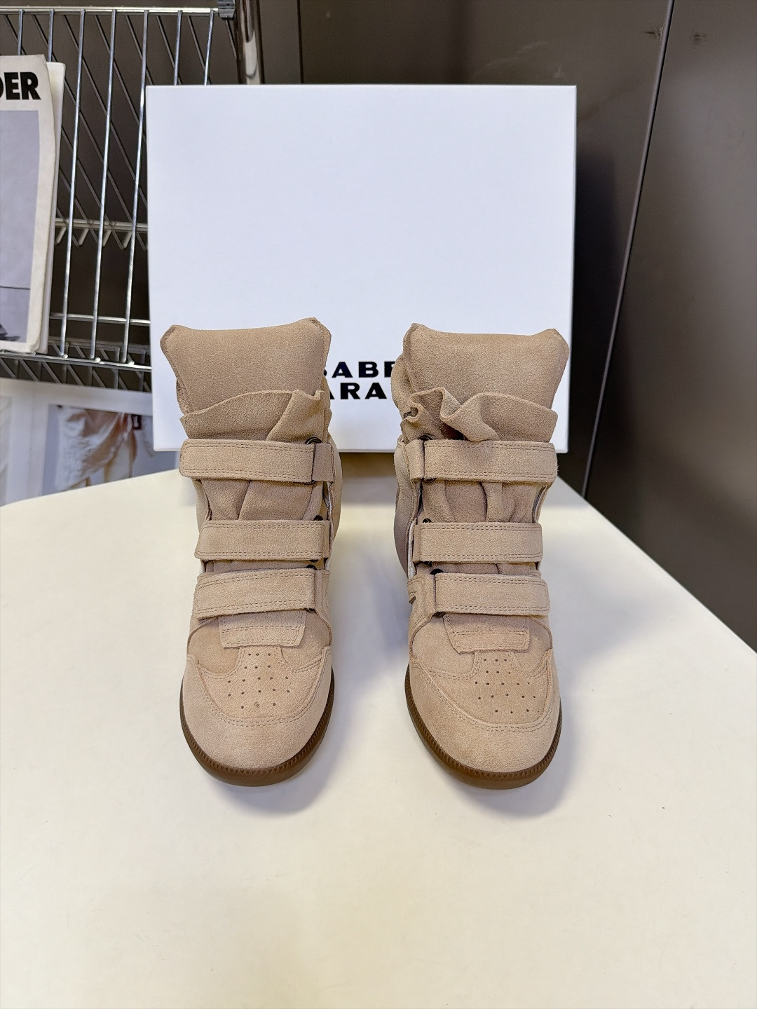 ISABEL MARANT 伊莎贝尔秋冬最新款高帮鞋  超多明星网红博主热推款 妥妥的增高神器 一双简单又不失高级的高帮