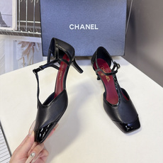 Chanel香奈儿最新款T字带拼色玛丽珍高跟 超多明星网红种草 香家复古T字带玛丽珍 经典方头+漆皮撞色鞋头 T型细绑带 Chanel香奈儿最新款T字带拼色玛丽珍高跟 超多明星网红种草 香家复古T字带玛丽珍 经典方头+漆皮撞色鞋头 T型细绑带