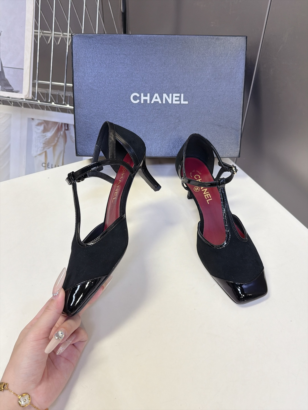 Chanel香奈儿最新款T字带拼色玛丽珍高跟 超多明星网红种草 香家复古T字带玛丽珍 经典方头+漆皮撞色鞋头 T型细绑带
