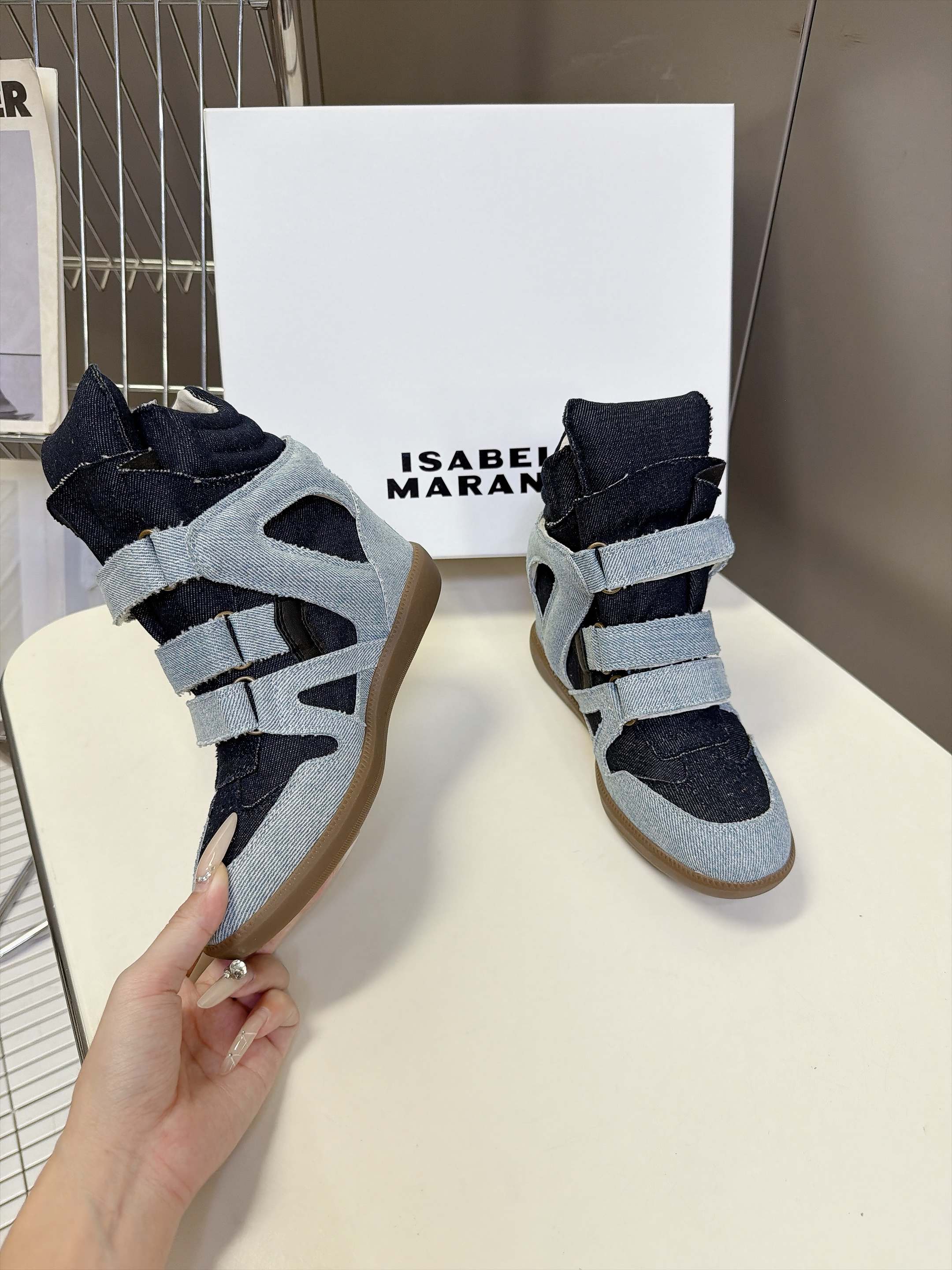 ISABEL MARANT 伊莎贝尔秋冬最新款高帮鞋  超多明星网红博主热推款 妥妥的增高神器 一双简单又不失高级的高帮