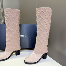 香奈儿CHANEL秋冬最新款菱格针织袜套高筒靴 超多明星网红种草 这双是靴+针织袜套二合一的独特款式 可拆卸菱格纹针织袜 香奈儿CHANEL秋冬最新款菱格针织袜套高筒靴 超多明星网红种草 这双是靴+针织袜套二合一的独特款式 可拆卸菱格纹针织袜