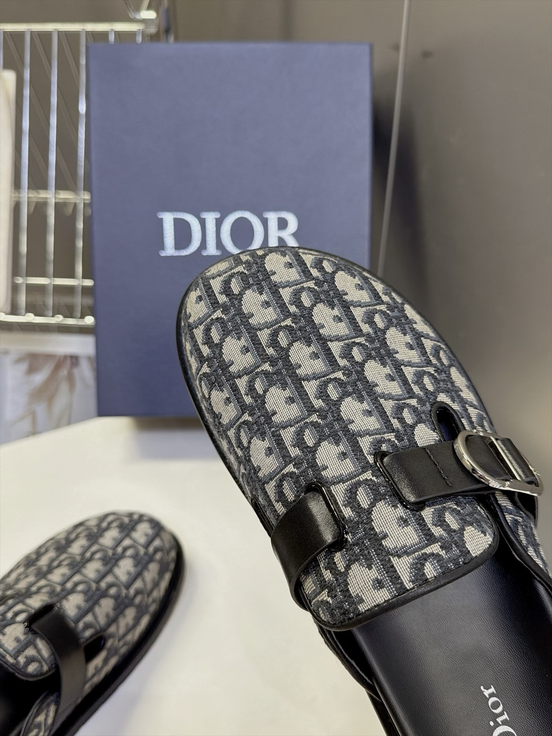 Dior迪奥秋冬最新款老花勃肯穆勒拖 超多明星网红种草 经典Dior Oblique老花提花辨识度拉满 同时新增麂皮棕纯 Dior迪奥秋冬最新款老花勃肯穆勒拖 超多明星网红种草 经典Dior Oblique老花提花辨识度拉满 同时新增麂皮棕纯