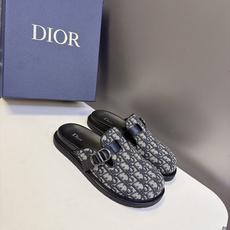 Dior迪奥秋冬最新款老花勃肯穆勒拖 超多明星网红种草 经典Dior Oblique老花提花辨识度拉满 同时新增麂皮棕纯 Dior迪奥秋冬最新款老花勃肯穆勒拖 超多明星网红种草 经典Dior Oblique老花提花辨识度拉满 同时新增麂皮棕纯