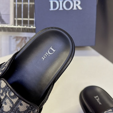 Dior迪奥秋冬最新款老花勃肯穆勒拖 超多明星网红种草 经典Dior Oblique老花提花辨识度拉满 同时新增麂皮棕纯 Dior迪奥秋冬最新款老花勃肯穆勒拖 超多明星网红种草 经典Dior Oblique老花提花辨识度拉满 同时新增麂皮棕纯