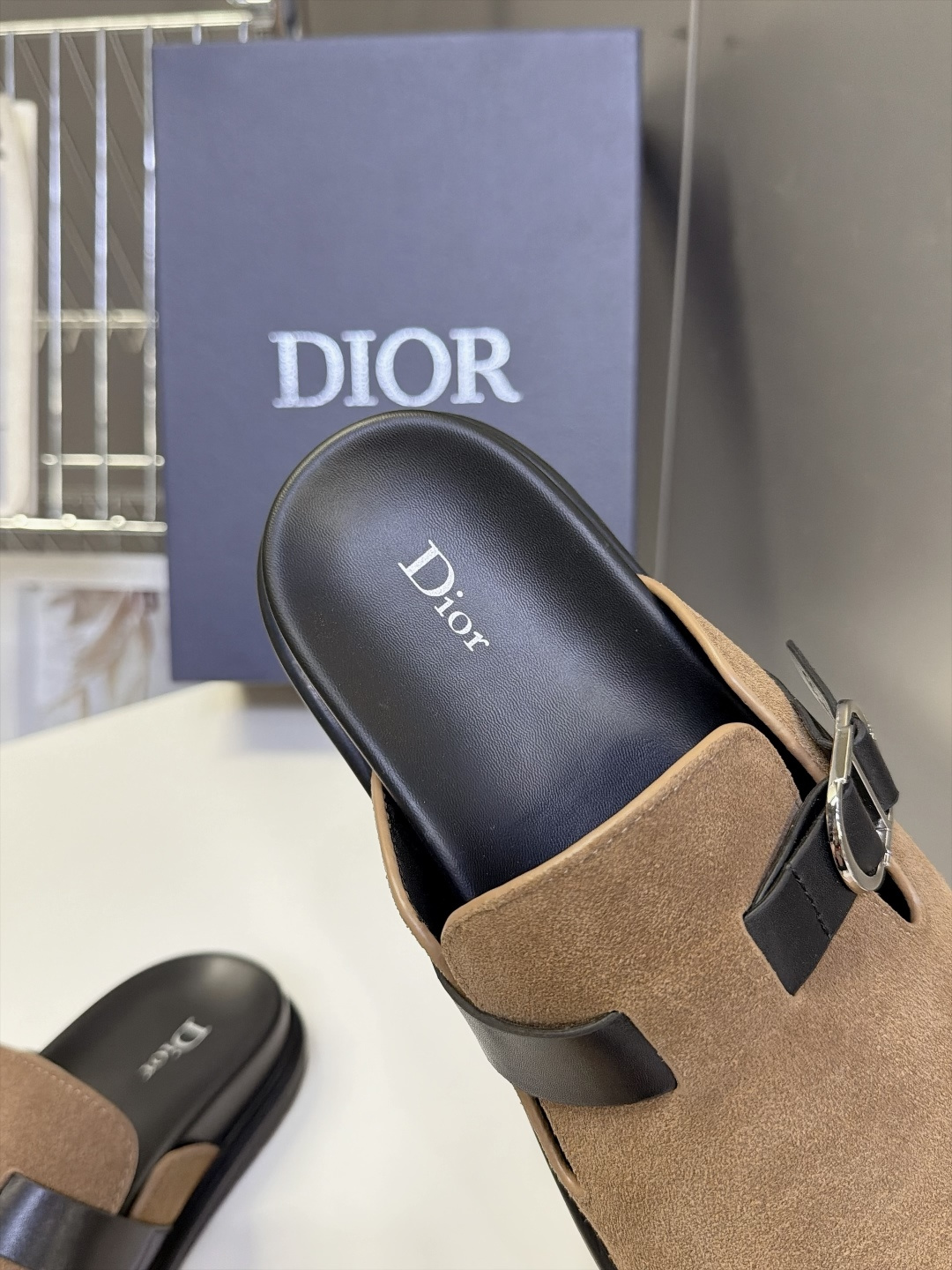 Dior迪奥秋冬最新款老花勃肯穆勒拖 超多明星网红种草 经典Dior Oblique老花提花辨识度拉满 同时新增麂皮棕纯 Dior迪奥秋冬最新款老花勃肯穆勒拖 超多明星网红种草 经典Dior Oblique老花提花辨识度拉满 同时新增麂皮棕纯