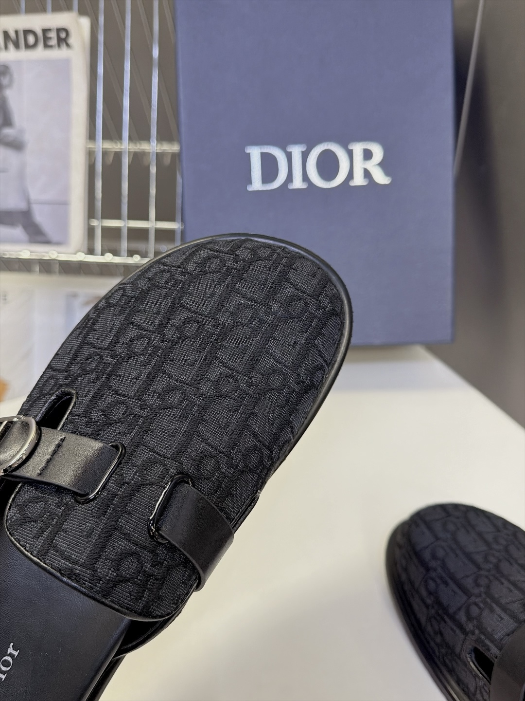 Dior迪奥秋冬最新款老花勃肯穆勒拖 超多明星网红种草 经典Dior Oblique老花提花辨识度拉满 同时新增麂皮棕纯 Dior迪奥秋冬最新款老花勃肯穆勒拖 超多明星网红种草 经典Dior Oblique老花提花辨识度拉满 同时新增麂皮棕纯