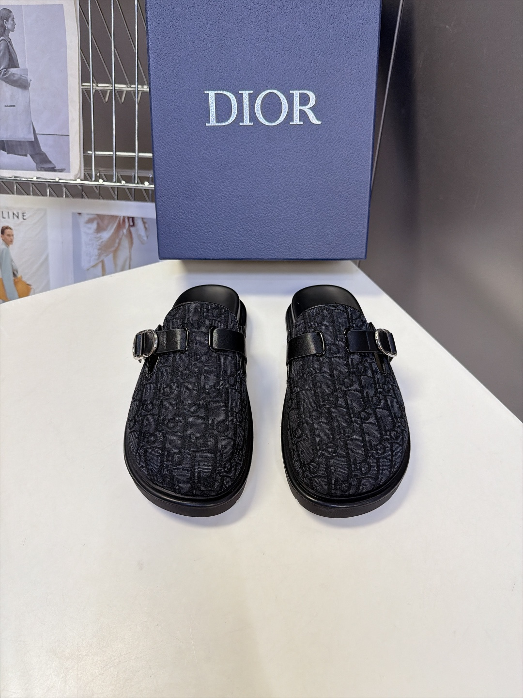 Dior迪奥秋冬最新款老花勃肯穆勒拖 超多明星网红种草 经典Dior Oblique老花提花辨识度拉满 同时新增麂皮棕纯 Dior迪奥秋冬最新款老花勃肯穆勒拖 超多明星网红种草 经典Dior Oblique老花提花辨识度拉满 同时新增麂皮棕纯