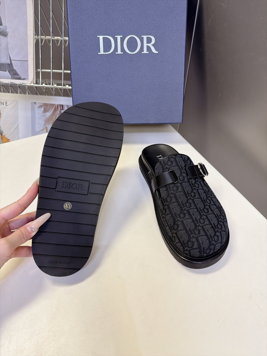 Dior迪奥秋冬最新款老花勃肯穆勒拖 超多明星网红种草 经典Dior Oblique老花提花辨识度拉满 同时新增麂皮棕纯 Dior迪奥秋冬最新款老花勃肯穆勒拖 超多明星网红种草 经典Dior Oblique老花提花辨识度拉满 同时新增麂皮棕纯
