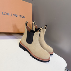 LOUIS VUITTON路易威登秋冬最新情侣款切尔西短靴 超多明星网红种草 经典切尔西靴版型 鞋身采用细腻反绒麂皮打造 LOUIS VUITTON路易威登秋冬最新情侣款切尔西短靴 超多明星网红种草 经典切尔西靴版型 鞋身采用细腻反绒麂皮打造