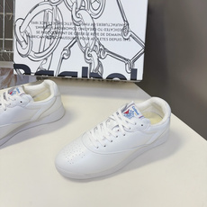 Celine思琳 × Reebok锐步最新联名款复古德训鞋 超多明星网红种草 Celine与Reebok的重磅联名款 融 Celine思琳 × Reebok锐步最新联名款复古德训鞋 超多明星网红种草 Celine与Reebok的重磅联名款 融