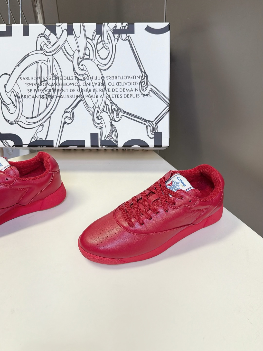 Celine思琳 × Reebok锐步最新联名款复古德训鞋 超多明星网红种草 Celine与Reebok的重磅联名款 融