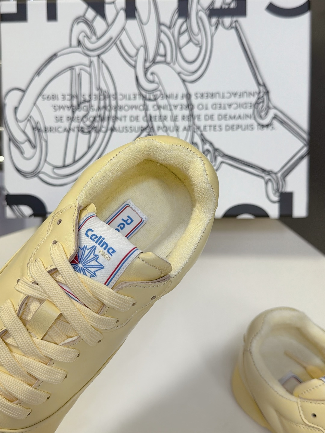 Celine思琳 × Reebok锐步最新联名款复古德训鞋 超多明星网红种草 Celine与Reebok的重磅联名款 融