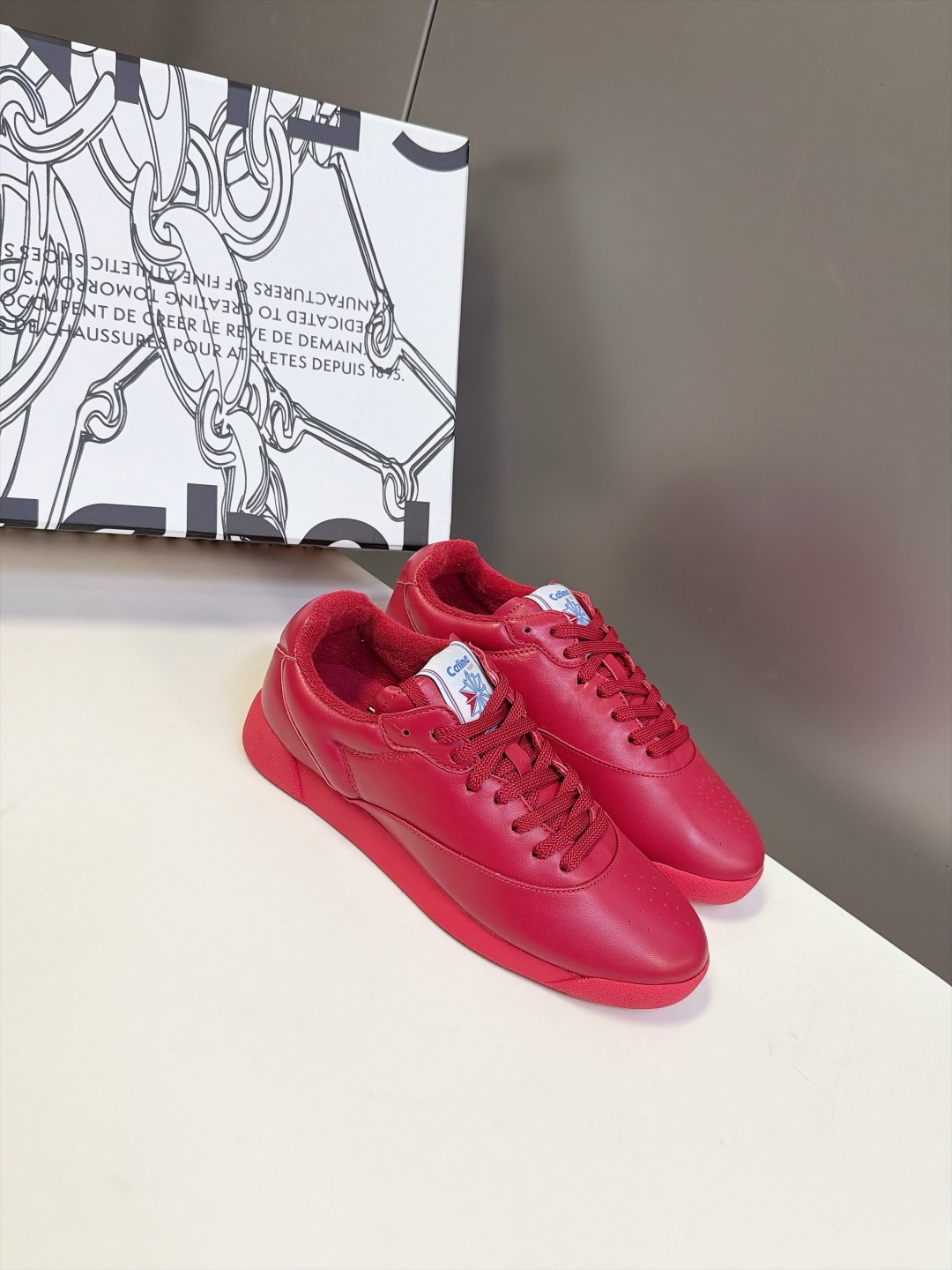 Celine思琳 × Reebok锐步最新联名款复古德训鞋 超多明星网红种草 Celine与Reebok的重磅联名款 融