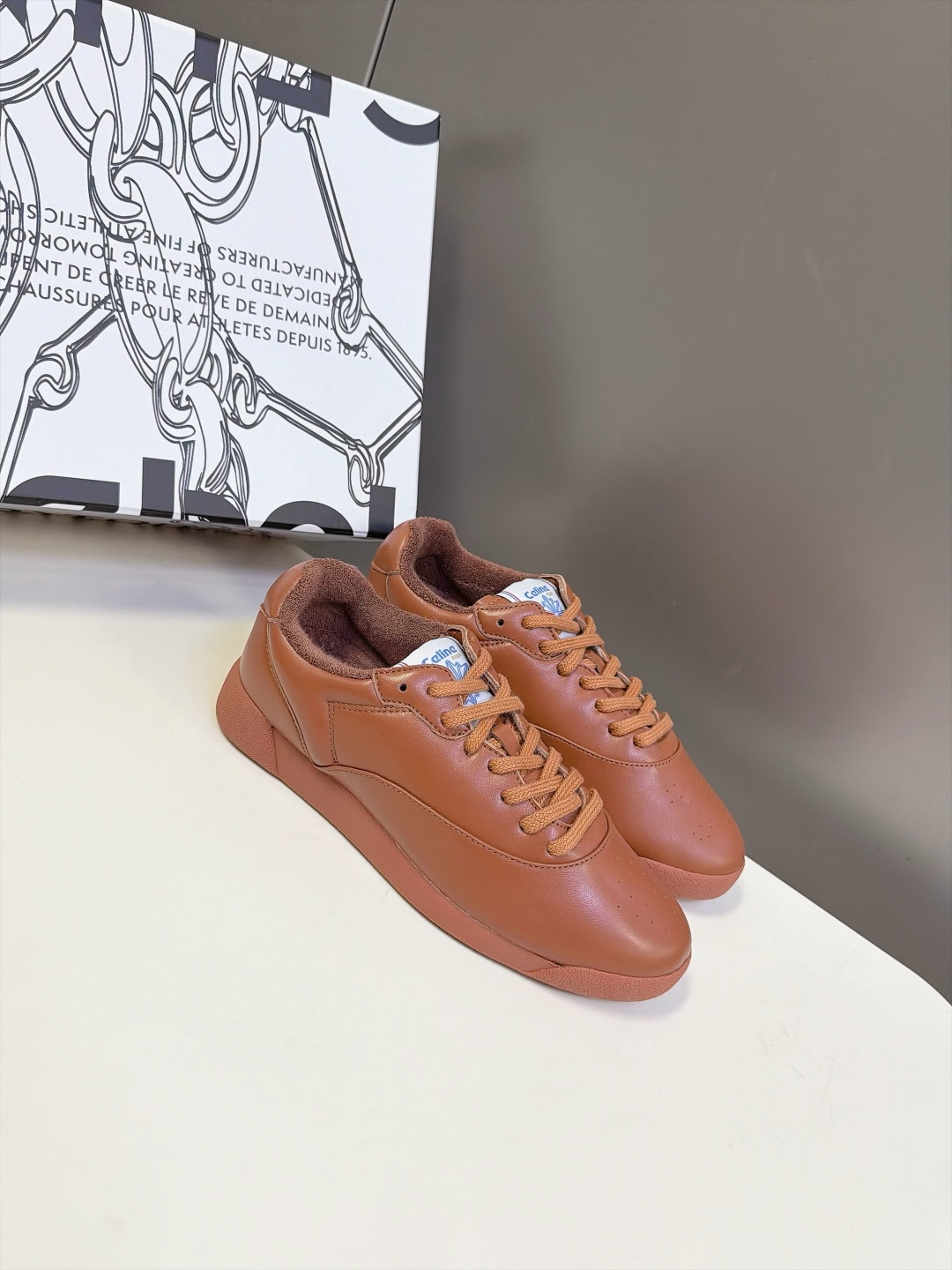 Celine思琳 × Reebok锐步最新联名款复古德训鞋 超多明星网红种草 Celine与Reebok的重磅联名款 融 Celine思琳 × Reebok锐步最新联名款复古德训鞋 超多明星网红种草 Celine与Reebok的重磅联名款 融