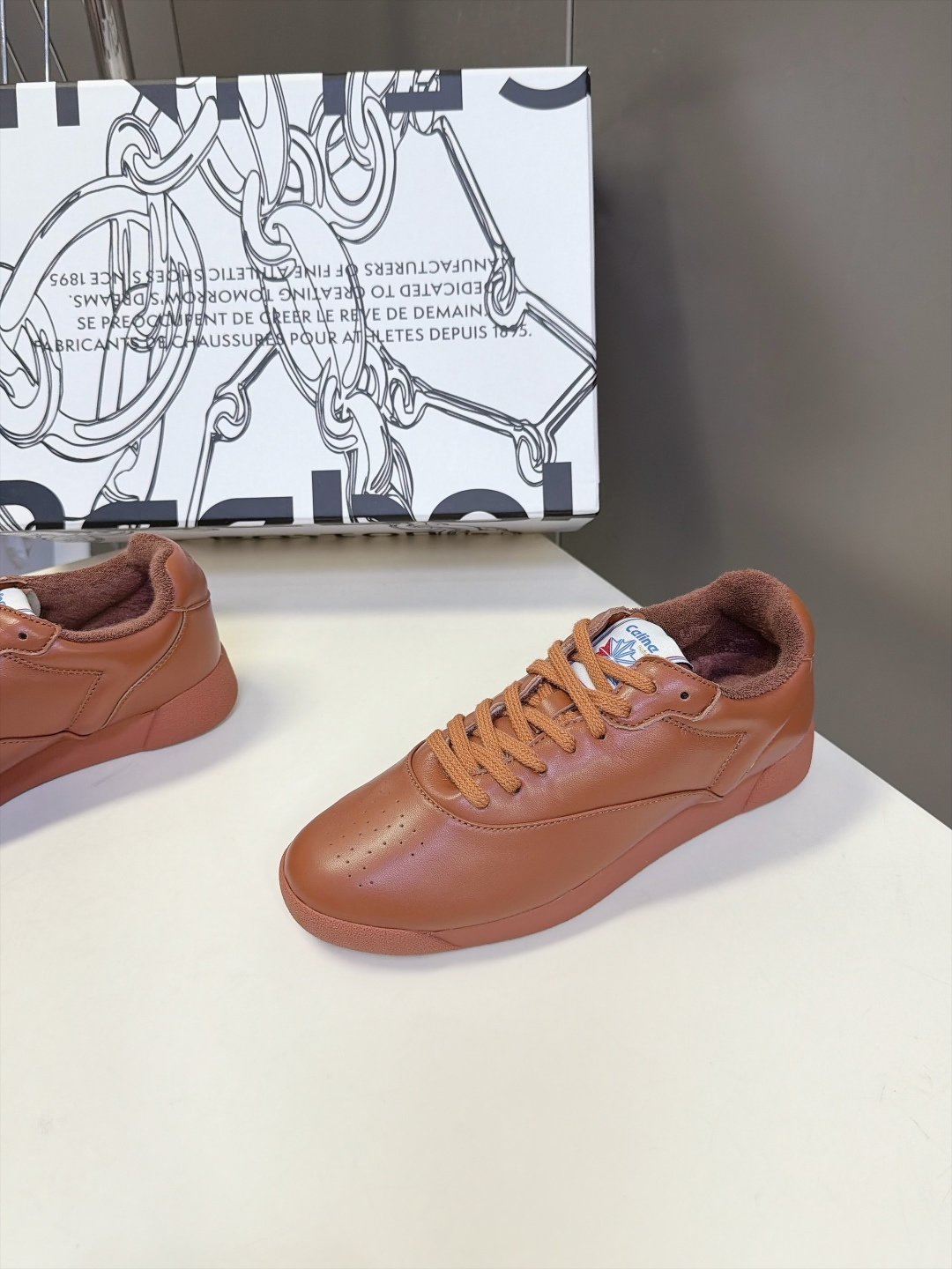 Celine思琳 × Reebok锐步最新联名款复古德训鞋 超多明星网红种草 Celine与Reebok的重磅联名款 融 Celine思琳 × Reebok锐步最新联名款复古德训鞋 超多明星网红种草 Celine与Reebok的重磅联名款 融