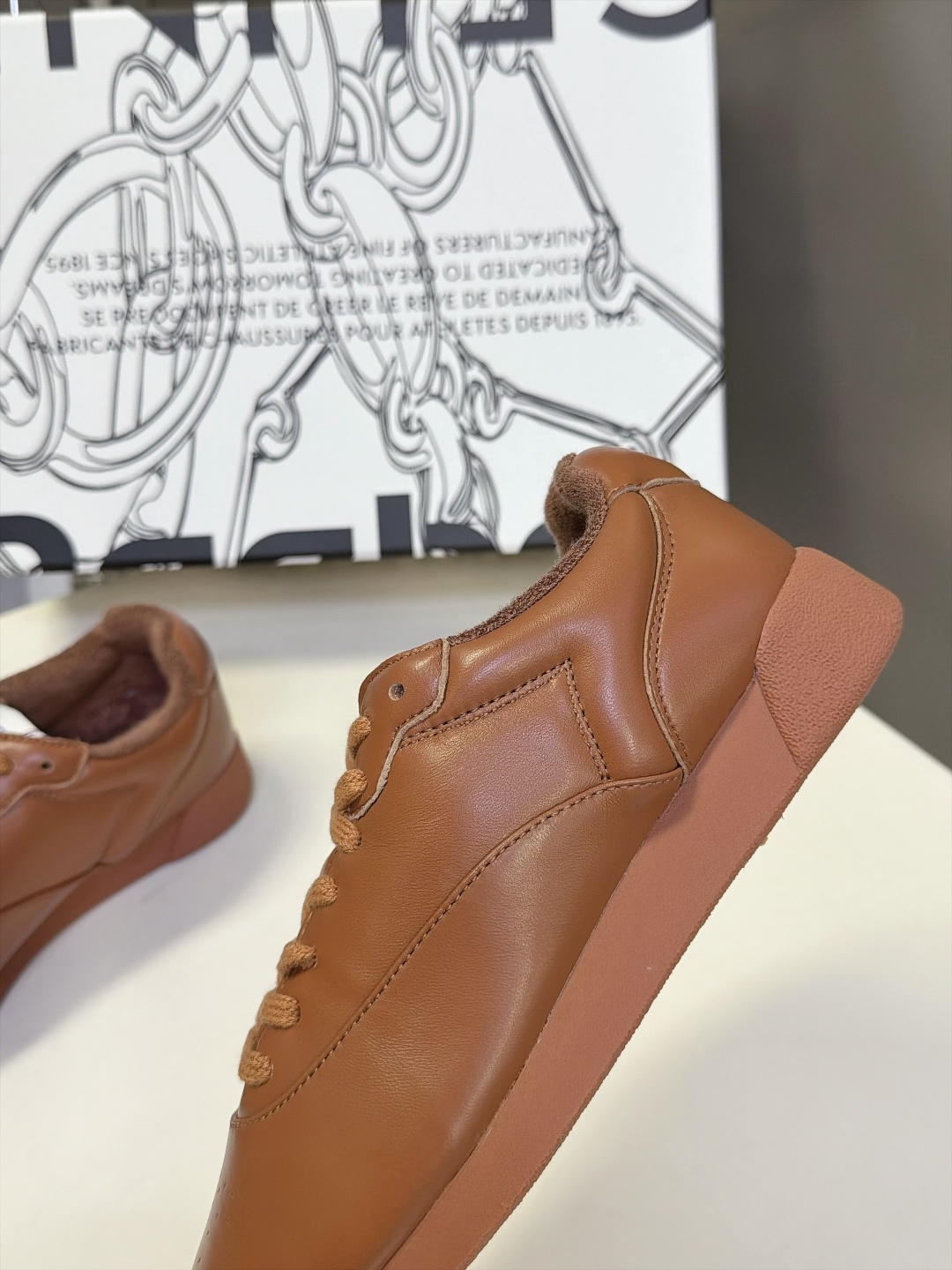 Celine思琳 × Reebok锐步最新联名款复古德训鞋 超多明星网红种草 Celine与Reebok的重磅联名款 融 Celine思琳 × Reebok锐步最新联名款复古德训鞋 超多明星网红种草 Celine与Reebok的重磅联名款 融