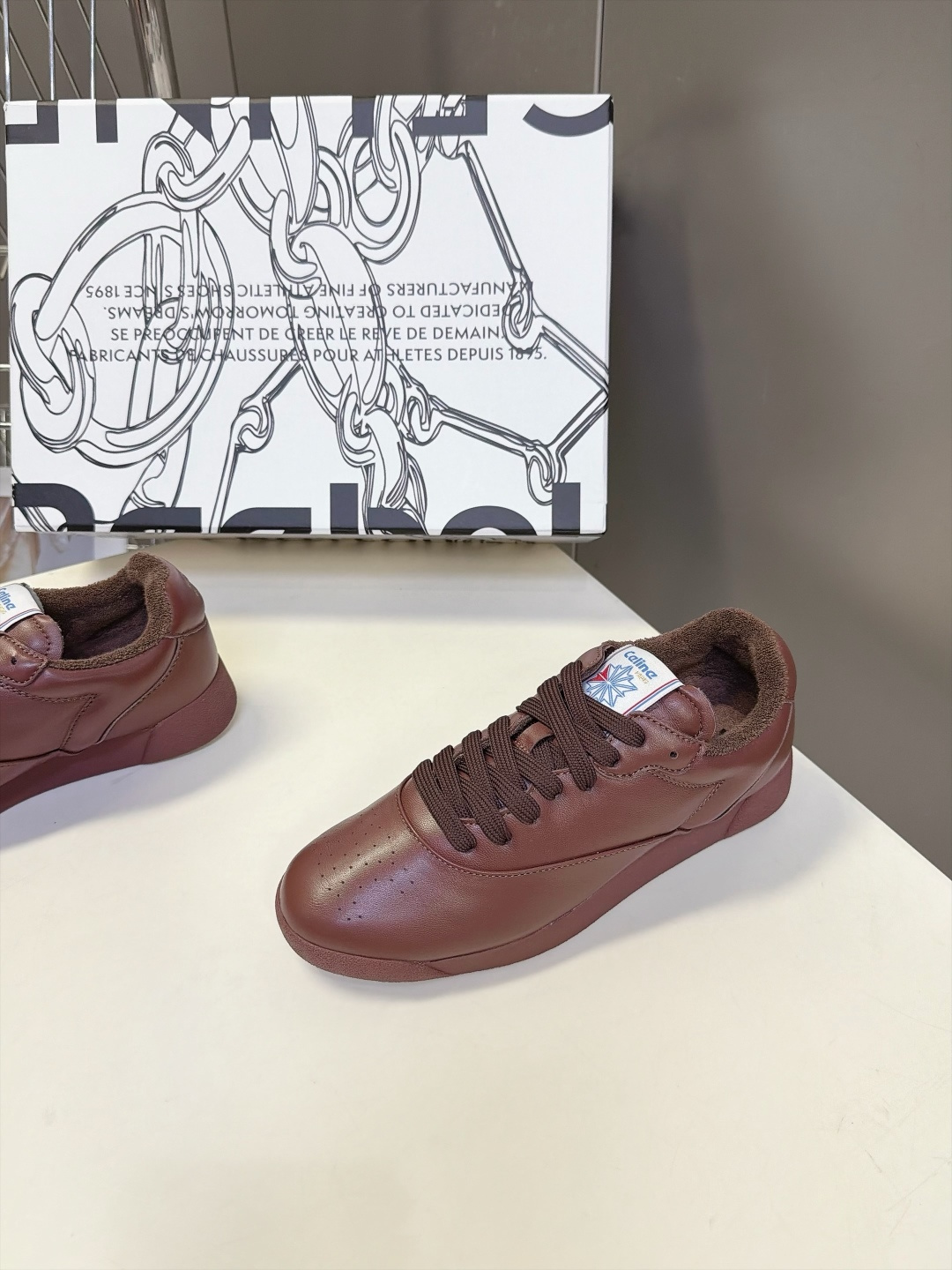 Celine思琳 × Reebok锐步最新联名款复古德训鞋 超多明星网红种草 Celine与Reebok的重磅联名款 融