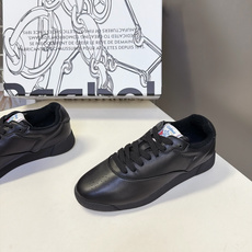 Celine思琳 × Reebok锐步最新联名款复古德训鞋 超多明星网红种草 Celine与Reebok的重磅联名款 融 Celine思琳 × Reebok锐步最新联名款复古德训鞋 超多明星网红种草 Celine与Reebok的重磅联名款 融